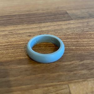 Qalo silicone ring